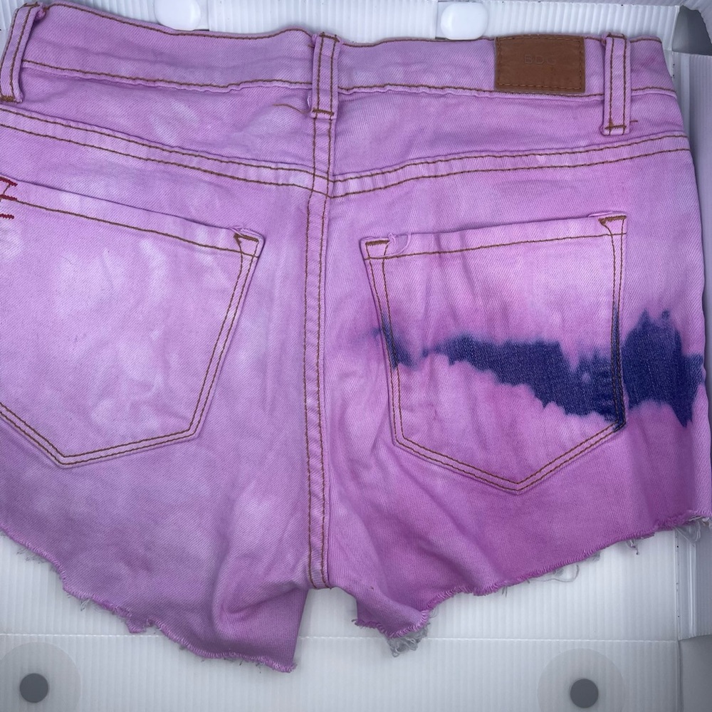 Urban outfitters up cycled pink denim, one-of-a-kind handmade shorts, size 26 - Picture 4 of 6